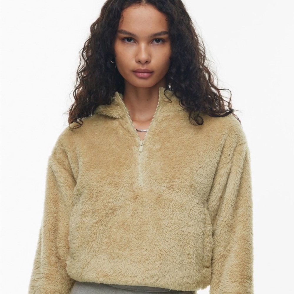 Aritzia TNA fuzzy zip